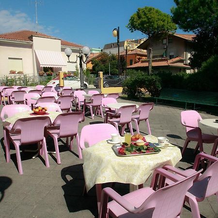 Hotel Adriatico Bellaria-Igea Marina Exterior photo