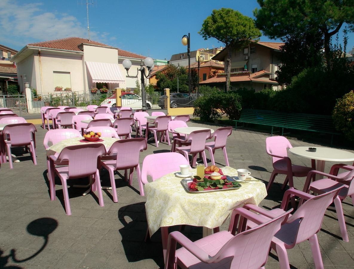 Hotel Adriatico Bellaria-Igea Marina Exterior photo